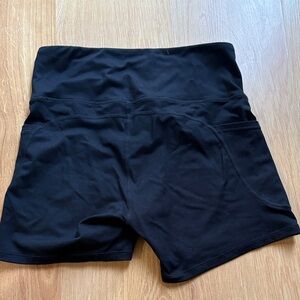Legging shorts size medium 3” inseam side pocket